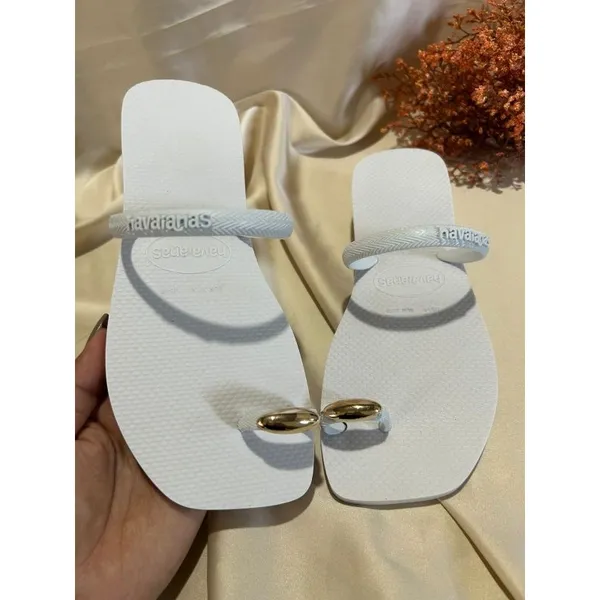 CHINELO CONFORTÁVEL COM ACESSÓRIO NO DEDO