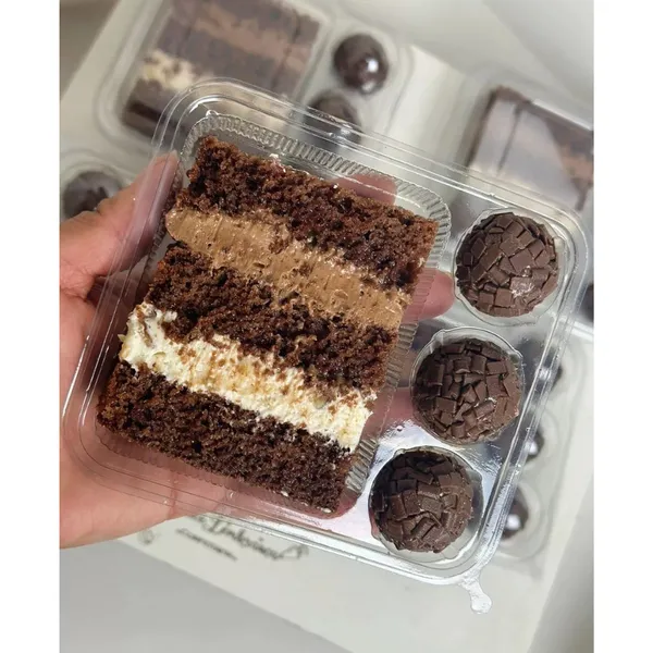 Embalagem Delícias de Festa para Fatia de Torta/Bolo e 3 Docinhos (Com tampa)