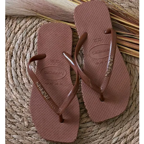 Chinelo Rasteira Feminina Básica Com Detalhe na Lateral