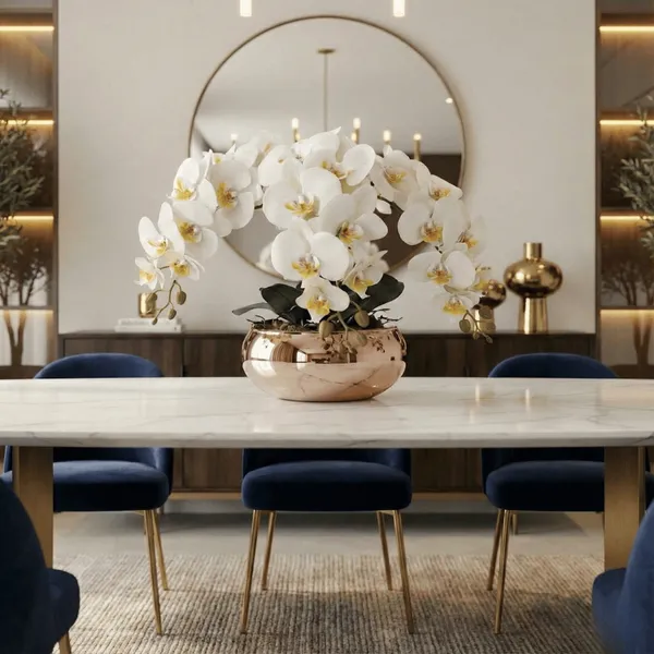 Arranjo Centro de Mesa Orquídeas Brancas no Vaso Rose Gold