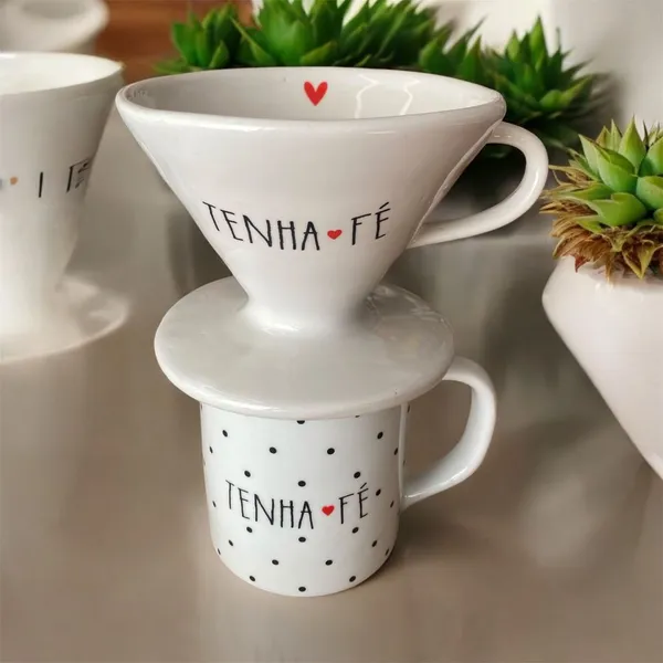 Kit Caneca 300 Ml Decorada + Coador De Porcelana Filtro Café Frases
