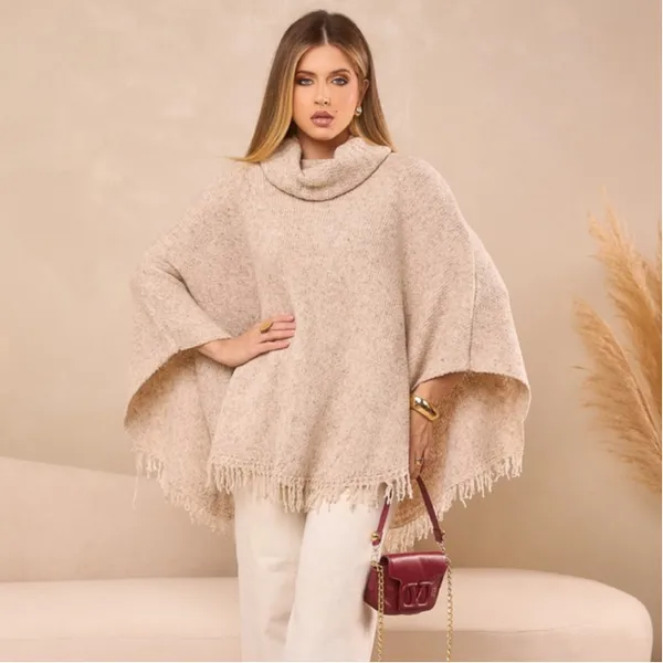 Poncho Feminino Tricô Mousse Franjas na Barra Gola Alta Amplo Elegante Outono