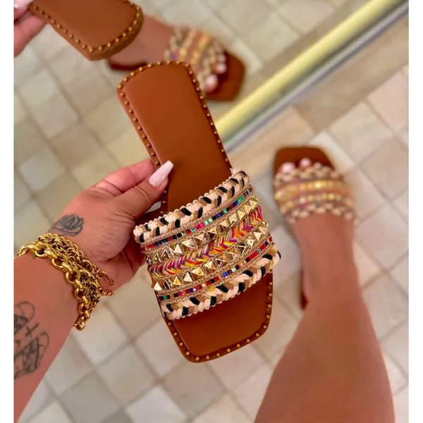Sandália Rasteira Feminina Boho Chic com Tiras Bordadas Chinelo Casual Confortável Verão 2026