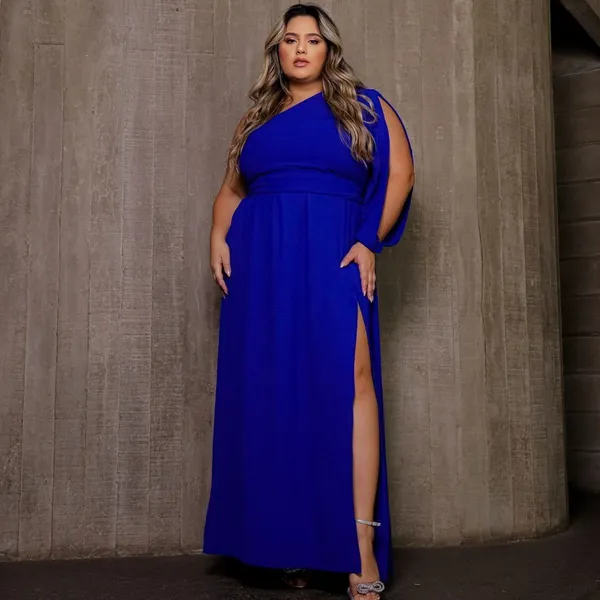 Vestido Feminino Manga Única Plus Size Curve Longo Com Fenda e Abertura Na Manga Elegante