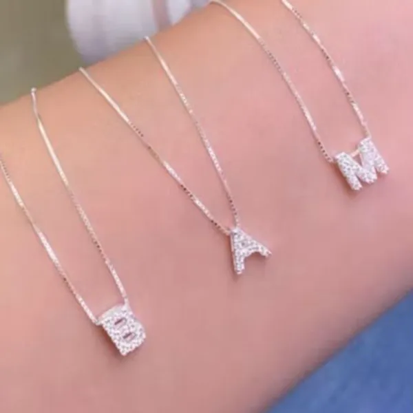 Colar Corrente banhado prata 925 com pingente inicial com pedras