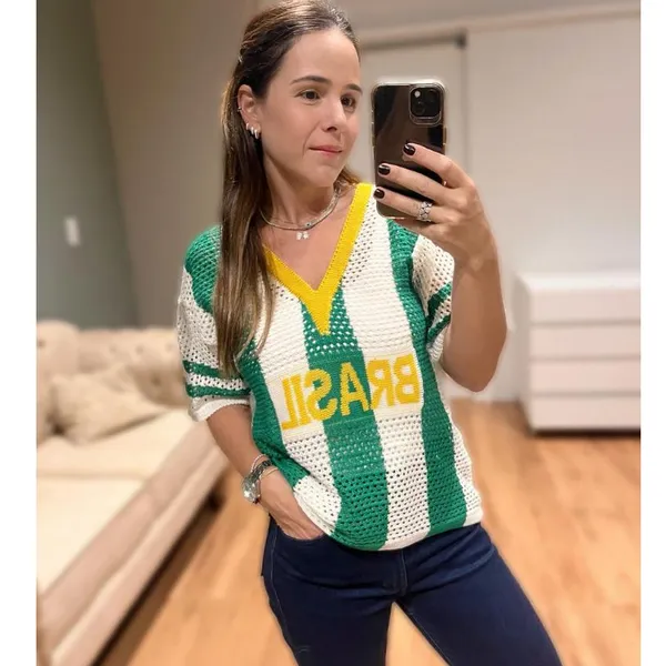 T-Shirt Brasil Tricot Gola V Blusa Camisa Copa do Mundo Listras Verticais
