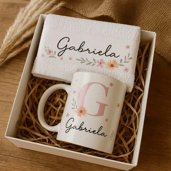 Kit Caneca Personalizada + Toalhinha Lembrancinha Festa Aniversário Noivado Casamento PRESENTE