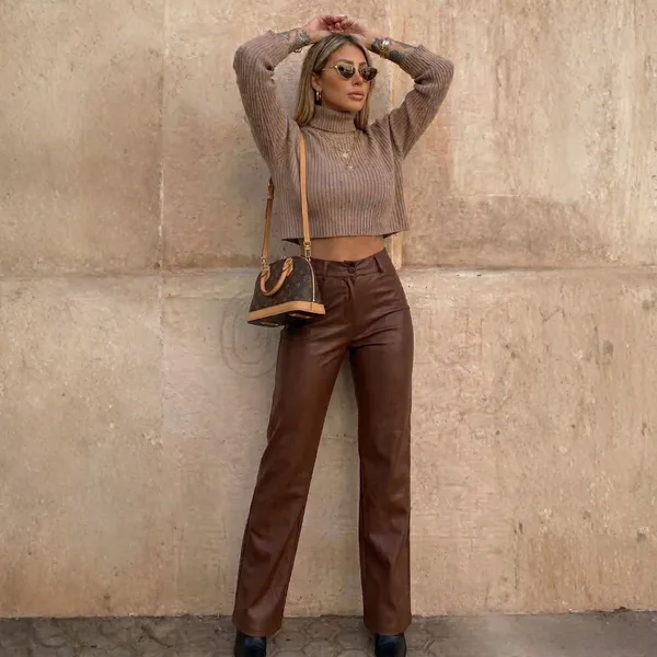 Calça Feminina Couro Sintético Pantalona Wide Leg Elegante - Do P ao GG