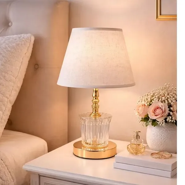 Abajur Tings Bivolt Cúpula Base De Metal Branco Com Dourado