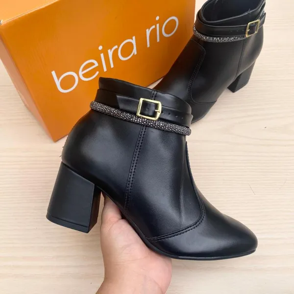 Bota Feminina Beira Rio Cano Baixo Salto Bloco Confortável Acolchoada Tira de Brilho Fivela