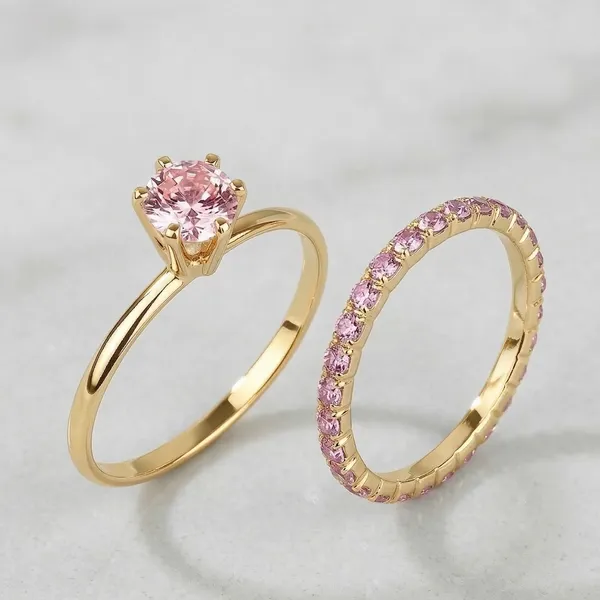 Kit com Dois Anéis Anel Solitário Anel Aparador de Aliança Cravejado na Cor Rosa Bebê Banhado a Ouro
