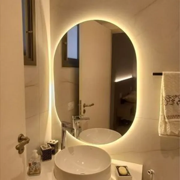 Espelho Oval Grande de Parede com LED Orgânico – Luz Quente e Fria para Banheiro Sala Quarto