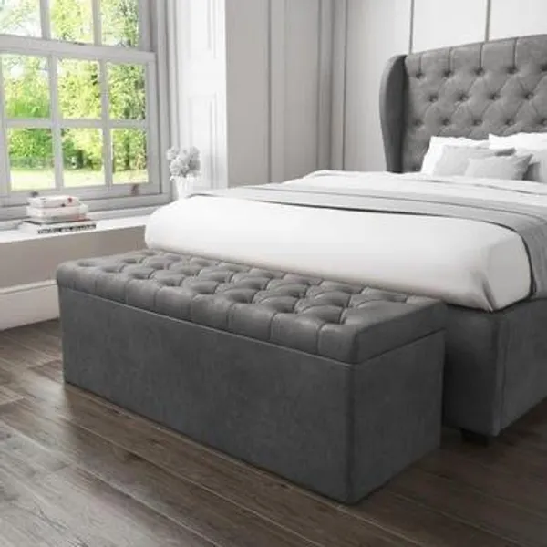 Puff Baú pé de cama  no Sued Capitone (porta objetos e brinquedos)