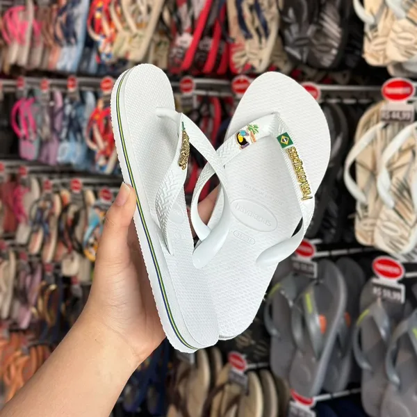 Havaianas Brasil + Placa Logo + Pin Tucano e Coqueiro