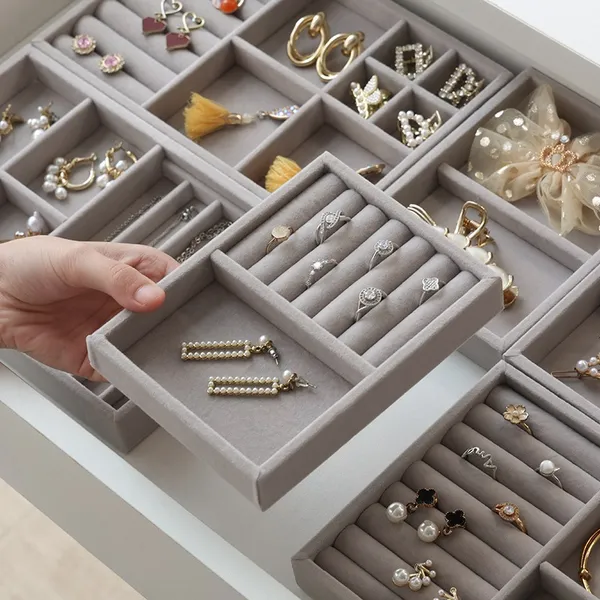 Organizador de Bijuterias e Relógios - Bandeja de Veludo para Closet! Porta jóias para gavetas, elegante e prática, mant