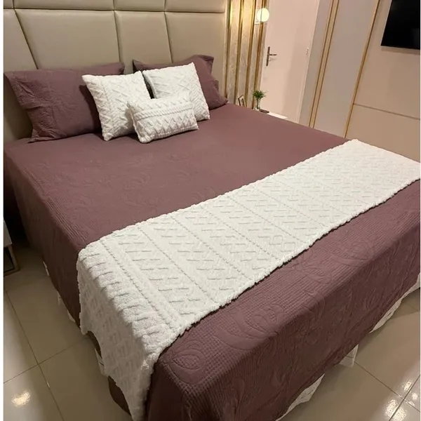 Kit Peseira 4 Peças Cama Casal/Queen/King/Box – Peseira + 2 Almofadas + 1 Baguete