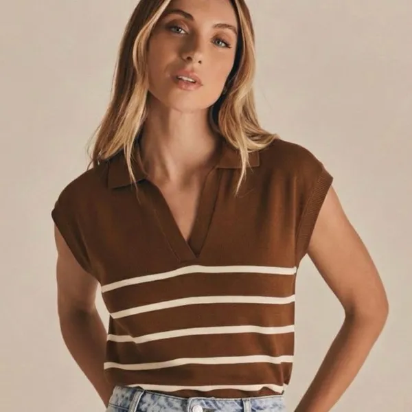 Blusa ​Femenina Tricot Modal Listrada Manga Curta Com Gola Polo
