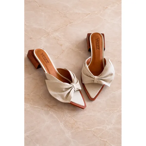 Tamanco feminino bico fino, COURO legítimo,salto de MADEIRA.