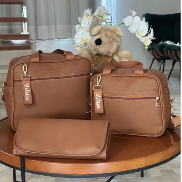 kit de bolsa maternidade Frasqueira e trocador - 3 peças e 2 chaveiros personalizados