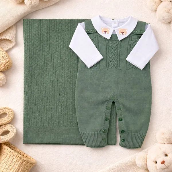 Saída Maternidade Madri Bebê Jardineira + Manta Tricô 3 Peças | Body Gola Bordada | Menino