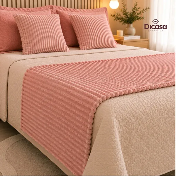 Kit Peseira Decorativa 3 Peças para Cama Casal Queen Peseira e 2 Capas de Almofadas Jogo de Cama