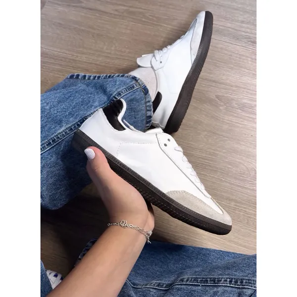 Sapatênis feminino casual - Branco com preto - clássico tradicional!