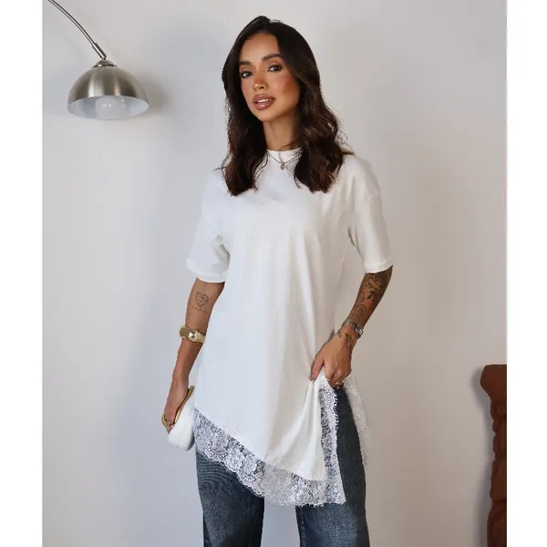 Camiseta Feminina Renda Assimetrica FENDA Maxi Tee 100% Algodão T-shirt Barra Renda