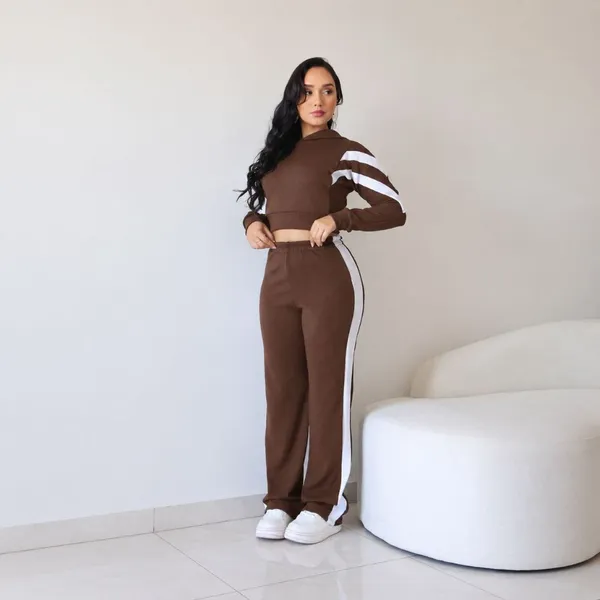 Conjunto Feminino Calça Com Listra Lateral Casaco Cropped Com Capuz Moda Gringa
