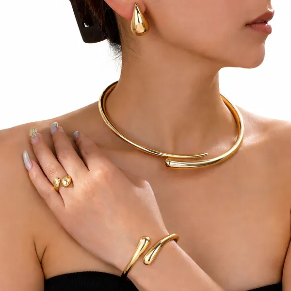 Kit 5 Peças Feminino Colar Gargantilha Bracelete Anel e Brincos Geométricos banhado Ouro 18K e Prata925