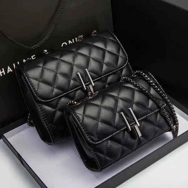 Bolsa feminina de ombro em PU, estilosa com corrente e bordado.Modelo 9031