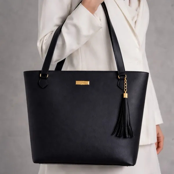 Bolsa Sacola Feminina Moderna Zíper Reforçado e Detalhes em Metal Dourado
