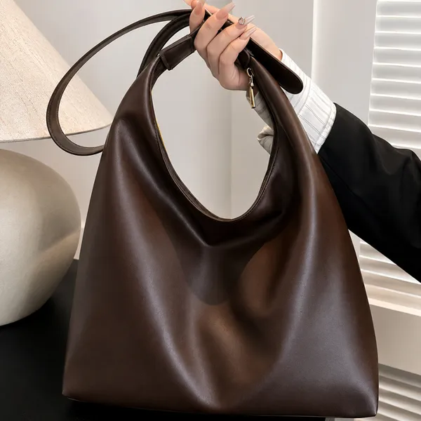 Bolsa Feminina Hobo Grande Couro Macio Alça Ajustavel Transversal E Ombro Estilo E Elegância