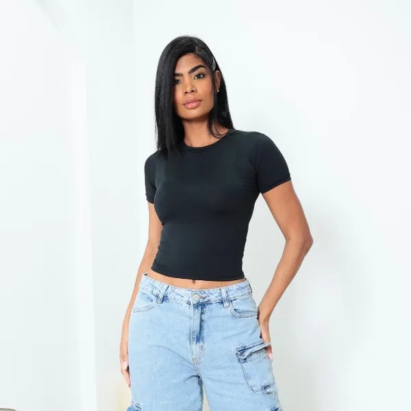 Baby Tee Feminina - Blusa Slim Fit Manga Curta Blusa de Compressão Várias Cores