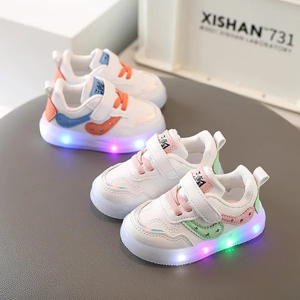 Tênis infantil 0-8 anos de  bebê Calçados infantis Menino Menina Luzes LED Sapatos casuais Leve e macio