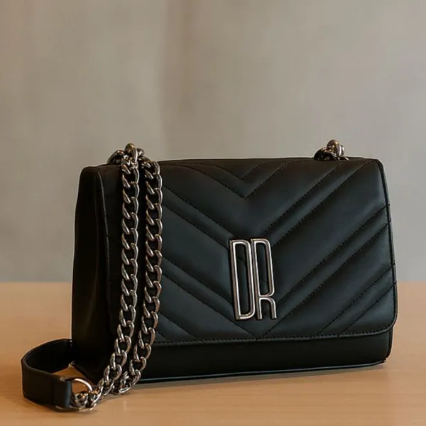 Bolsa Feminina Pequena de Lado Transversal com Alça Corrente