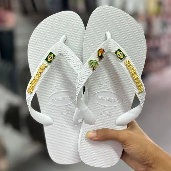 CHINELO HAVAIANAS TOP + PINGENTES - ORIGINAL