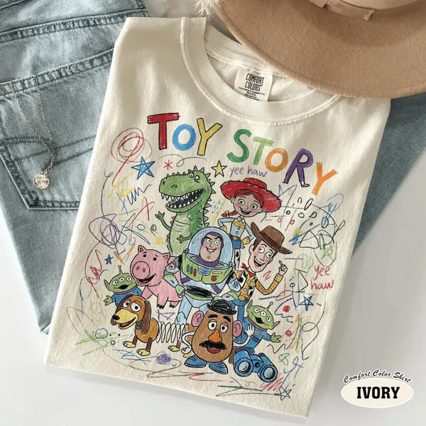 Camiseta 100% Algodão Unissex Adulto e Infantil Toy Story Filme Estampa da Turma Estilo Rabisco