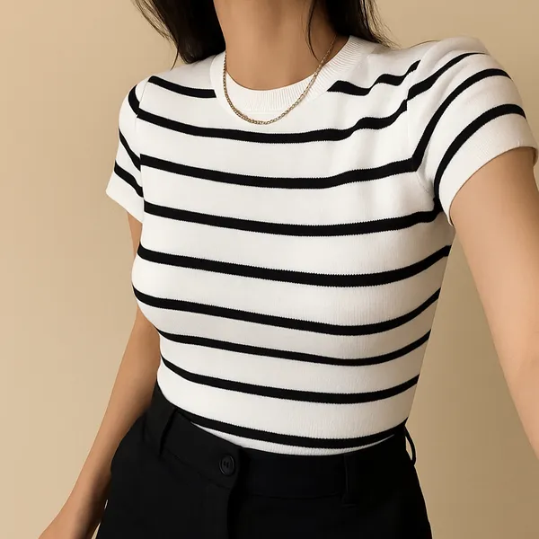 Blusa Feminina Listrada Casual Com Manga Curta Moda  Trico Tendência 2025 Super Fresca e Leve