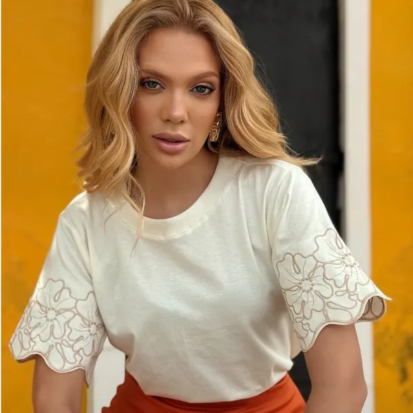 Blusa T-Shirt Feminina Luxo Bordada Algodão Premium Elegante