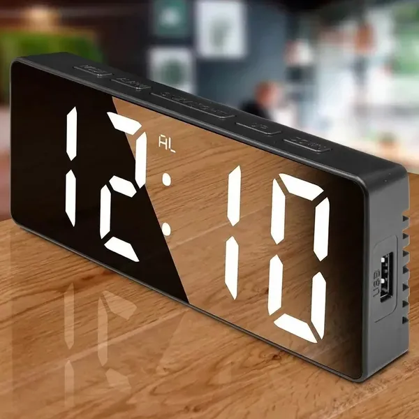 Relógio alarme digital USB, ﻿16cm, exibe temperatura.